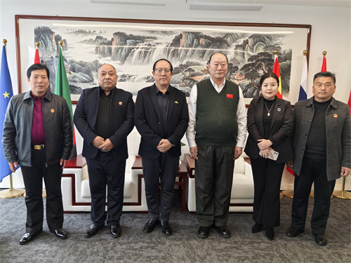 �������ϯǰ����ۻ�����־����ʷ��翪չ���й���